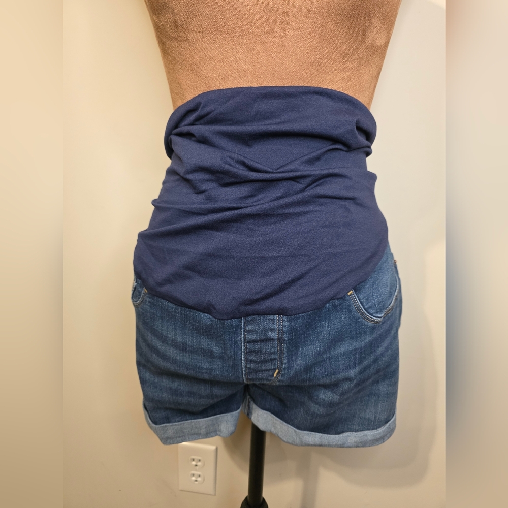 Signature by Levi Strauss Maternity Jean Shorts – XL – Dark Wash Cuffed